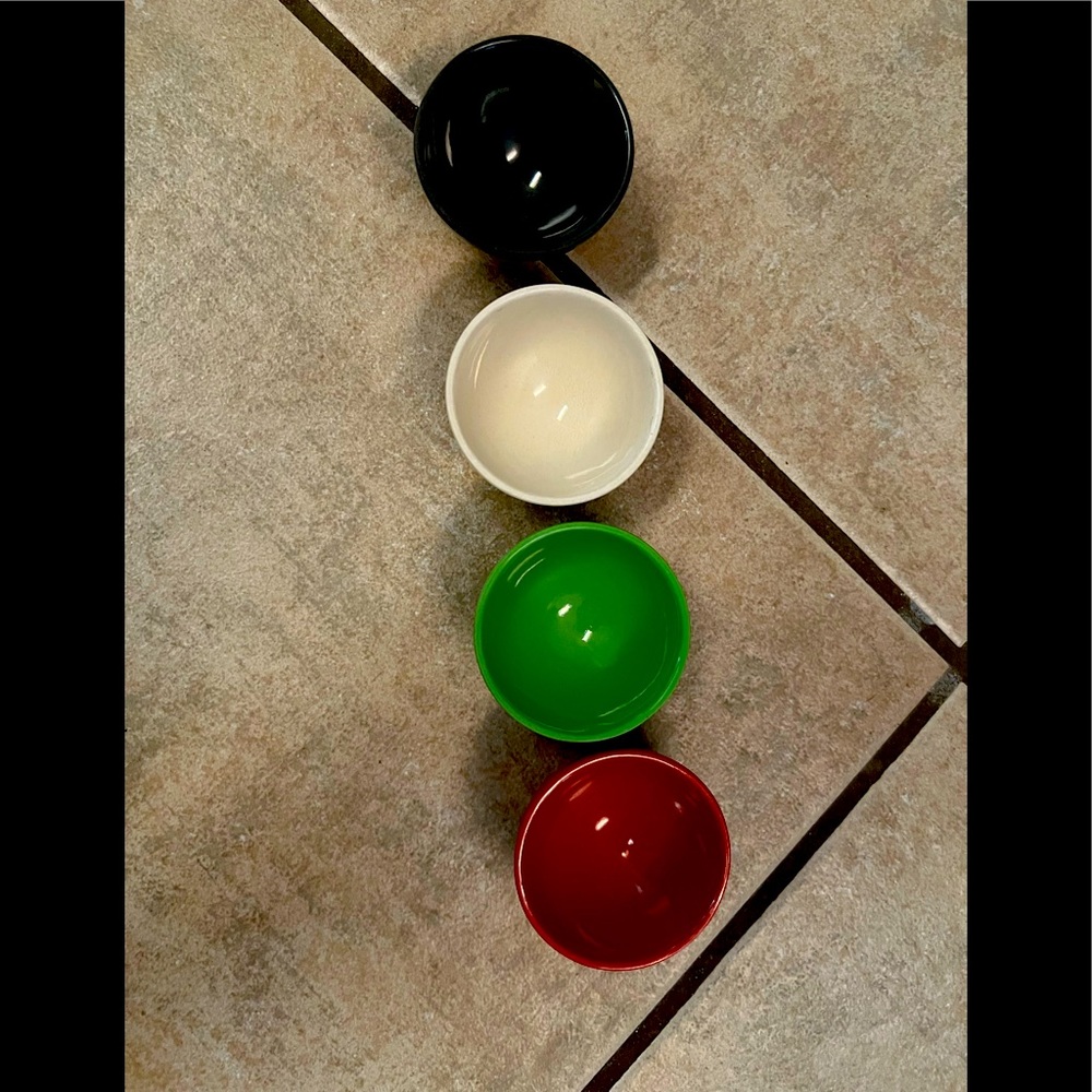 new set of 4 li’l bowls. never used, but not new.